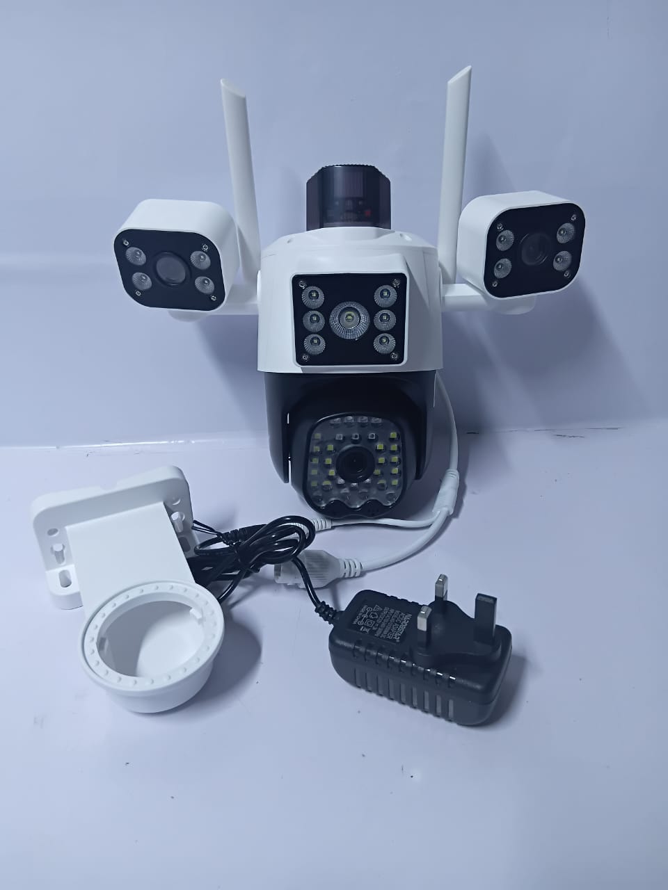 WiFi Triple Lens Outdoor with Strobe Light 